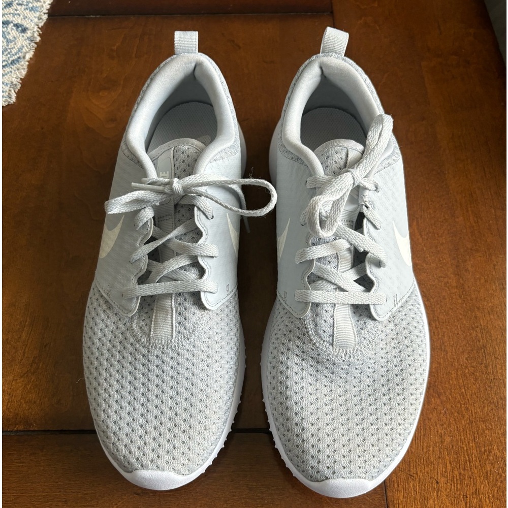 Nike Light Gray Athletic Golf Shoes